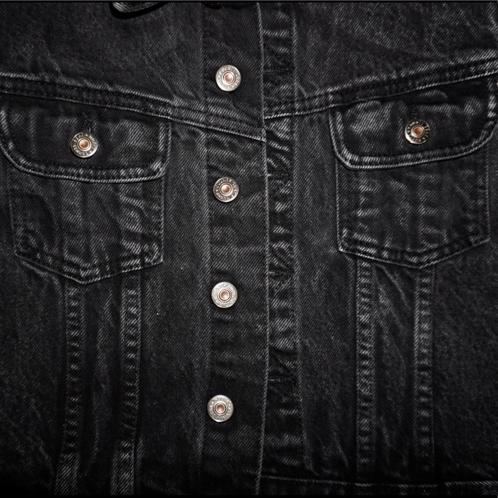 M Vest